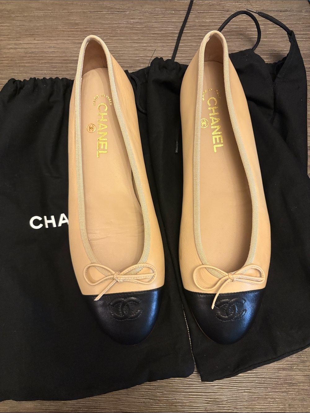 CHANEL Beige and Black Cap-Toe Leather Ballet Flats
